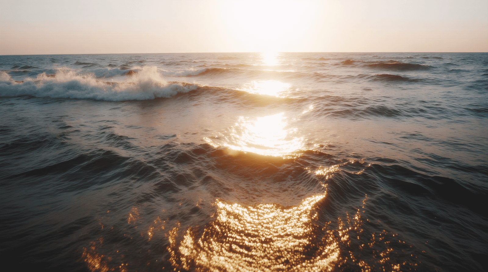 Ocean Waves at Sunset – Short Clip (10s, 1080p) 1 Ocean waves crashing under golden sunset light.